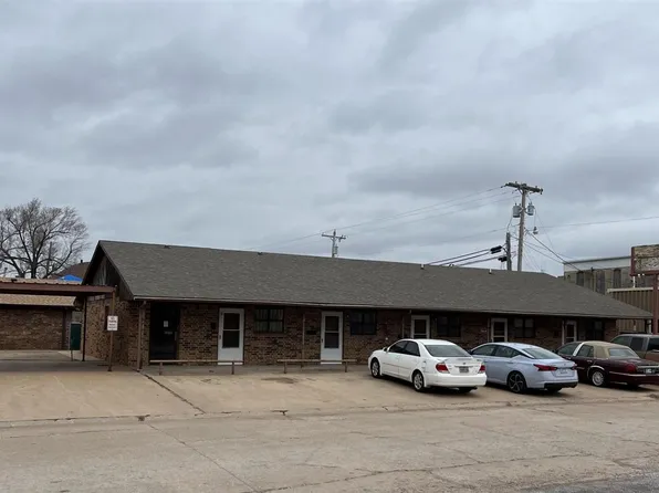 121 E E St, Okeene, OK 73763