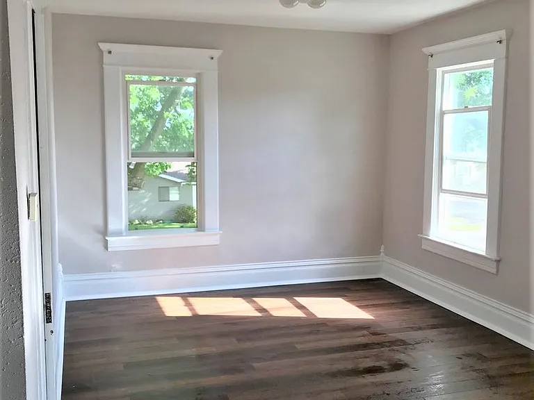 814 Front Street — Photo 2