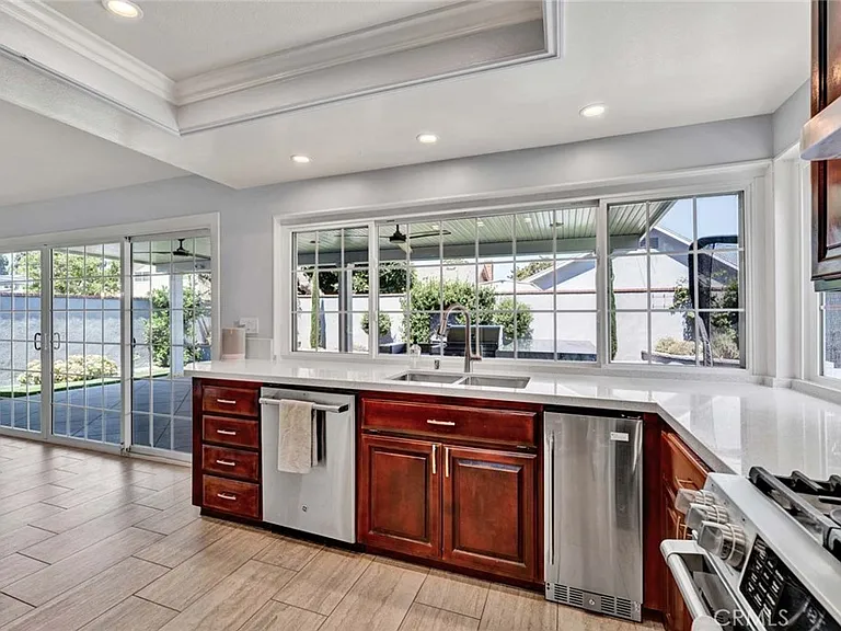 14781 Canterbury Ave — Photo 14