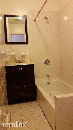 178 Ralph Avenue Bathroom2