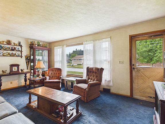 4th image of 104 Sherwood Avenue