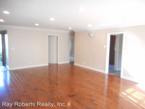 5th image of 409 Purdue Cir