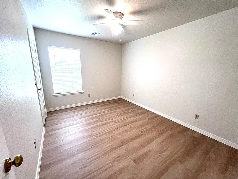 11102 S Nandina Ave — Photo 13