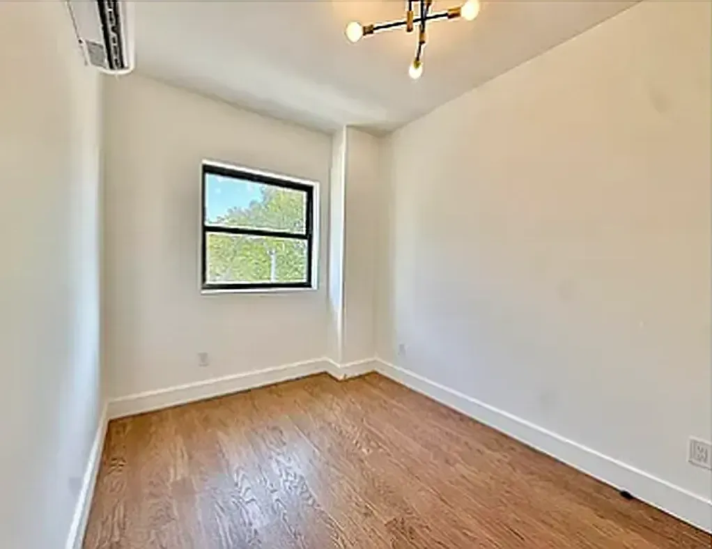 87 Veronica Place — Photo 4