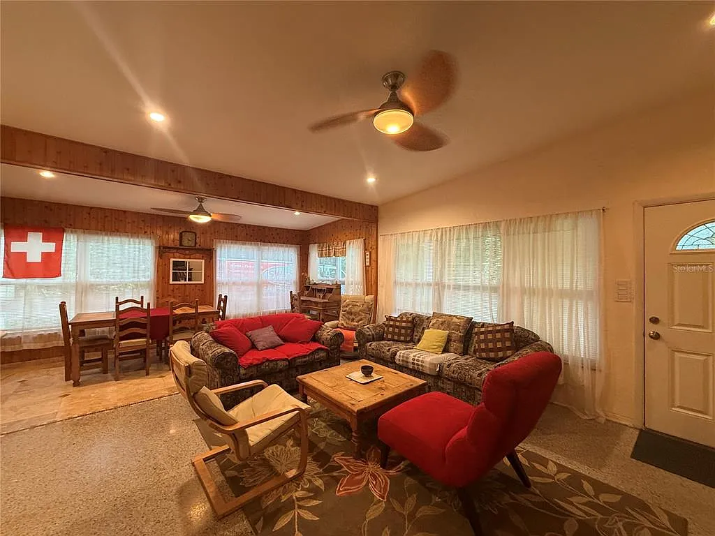 2 bed, 1.0 bath, 900 sqft, $2,000 — Photo 3