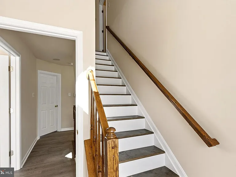 4704 Denview Way — Photo 23