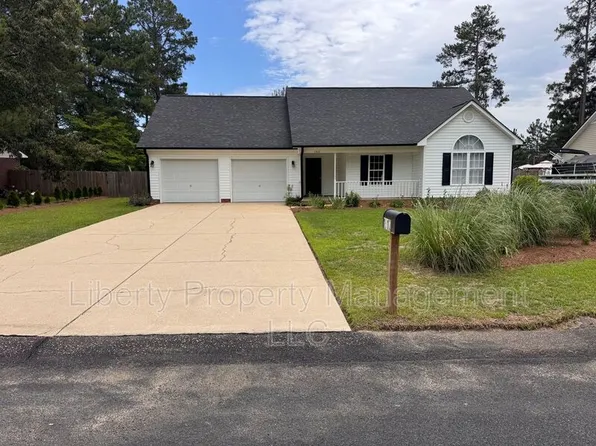 1517 Clan Campbell Dr, Raeford, NC 28376