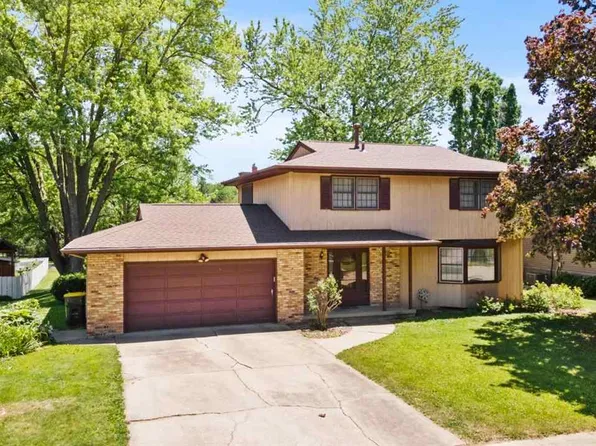 6 Durham Ct, Iowa City, IA 52240