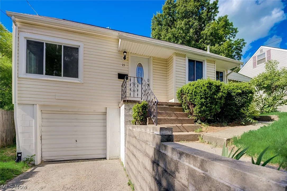 15 Wayne Ave photo 1