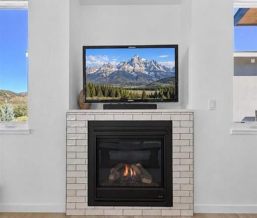 5th image of 39 Yarrow Ct.