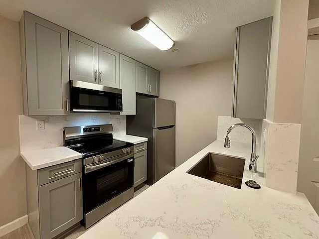 2201 Fountain View Dr #25 — Photo 3