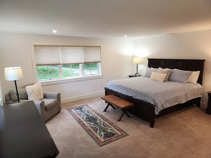 Primary bedroom; 1 king with en suite full bathroom and walk in closet