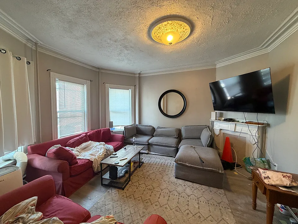 895 E Broadway #1