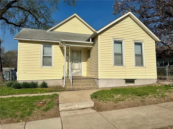 511 N 10th St, Leavenworth, KS 66048