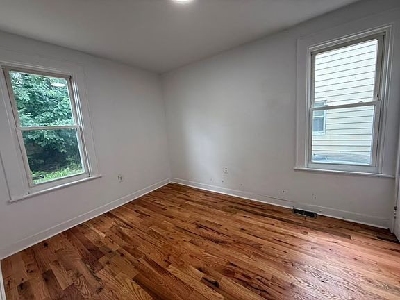 4th image of 189 S Jefferson St Floor 2