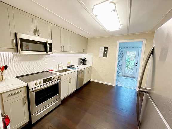 4th image of 835 NE 21st Dr Unit A
