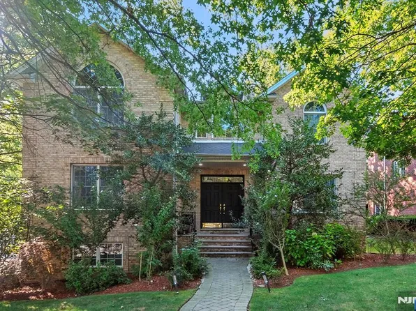 26 Sara Hill Ln, Englewood Cliffs, NJ 07632