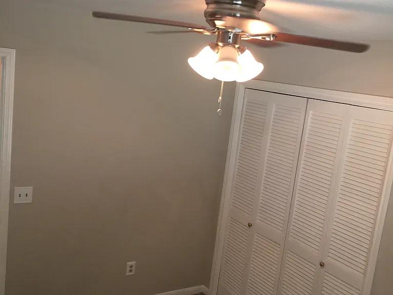 2400 Southland Dr #B — Photo 5