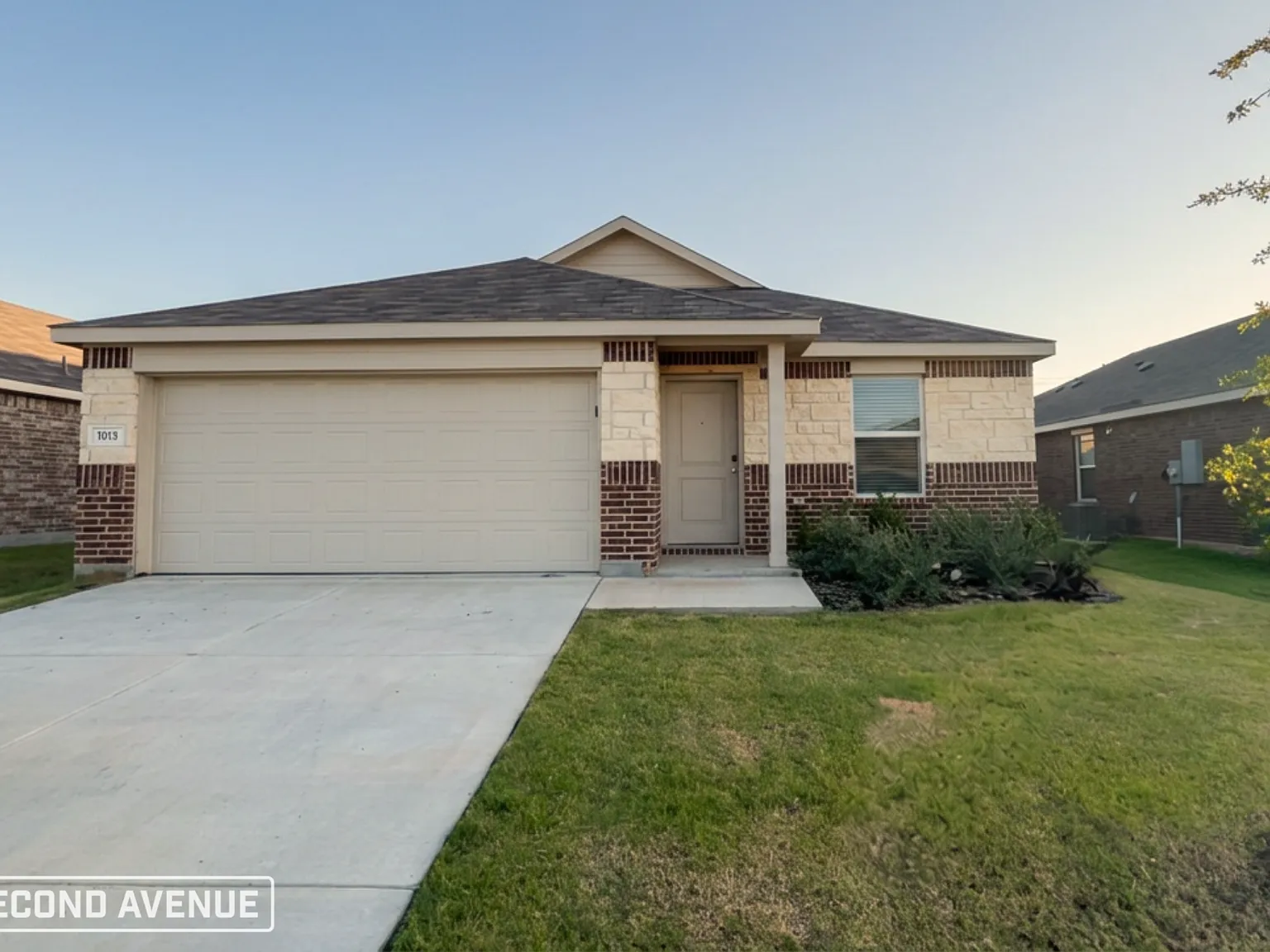 4 bed, 2.0 bath, 1710 sqft, $1,949 — Photo 1