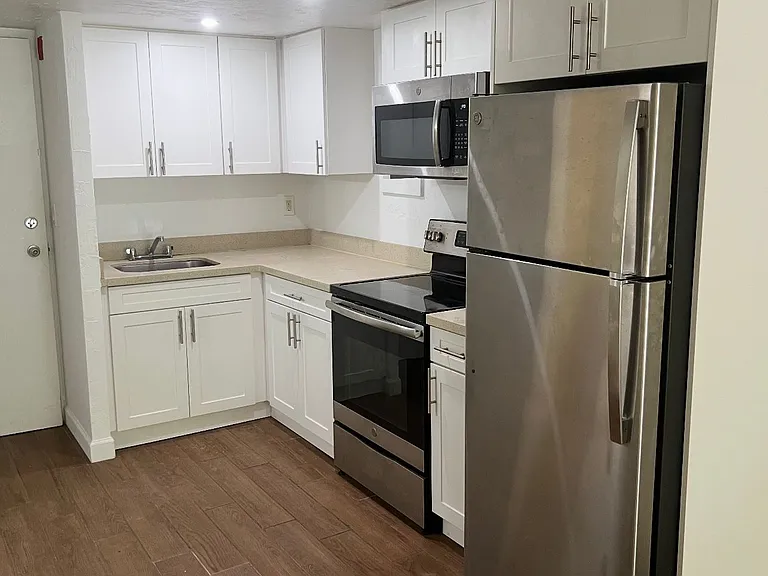 MIAMI CONDO HOLDINGS — Photo 13