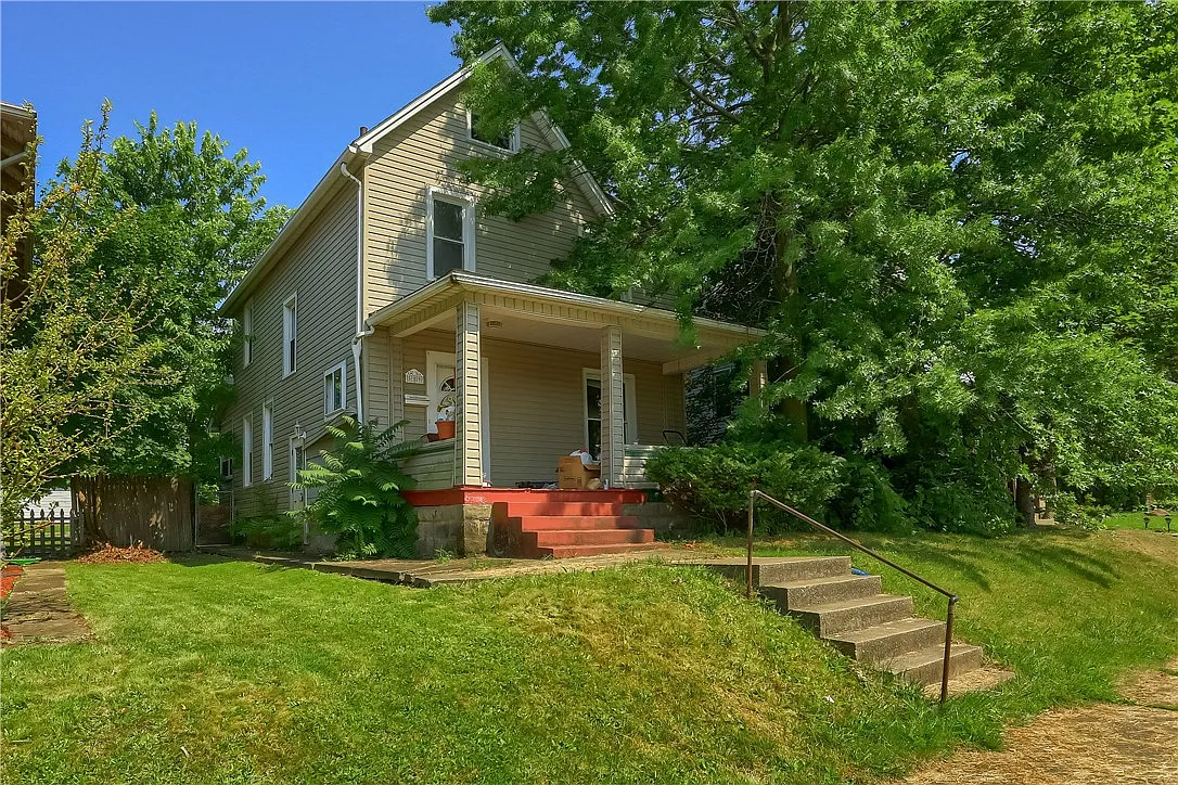 589 Spruce Ave photo 1