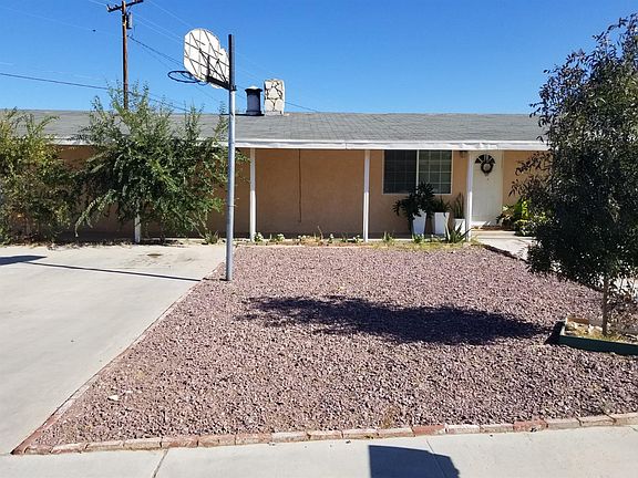 5th image of 15851 Fresno St