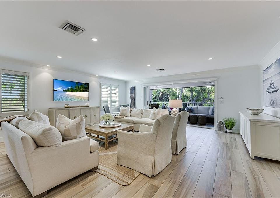 1st image of 225 5th Ave S APT 104