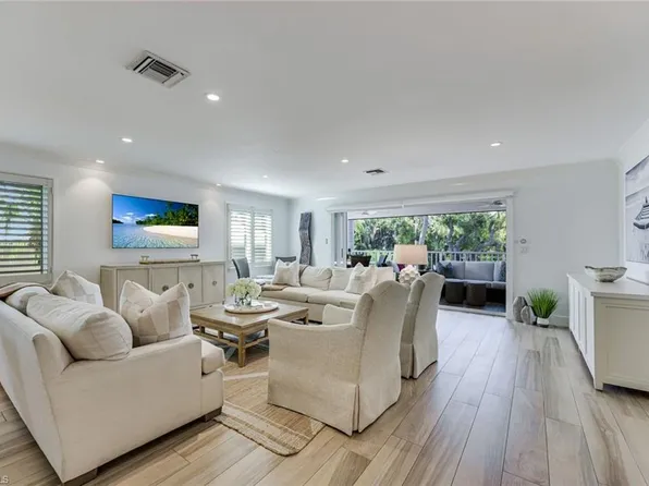 225 5th Ave S APT 104, Naples, FL 34102