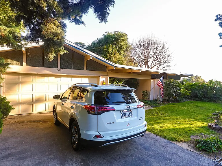2460 Shields St — Photo 5