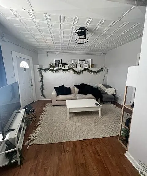 27 Cowan St #1 — Photo 5