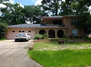 814 River Oaks Dr, Huntsville, TX 77340