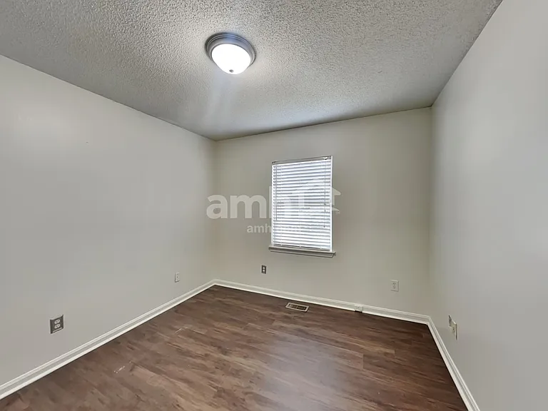 8401 Redstone View Dr — Photo 16