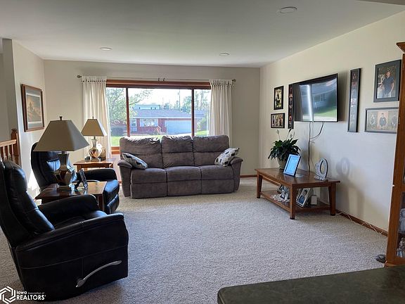 3rd image of 415 12th Ave