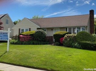 16 Whitman Ave, Syosset, NY 11791