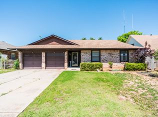913 Cooper Ln, Yukon, OK 73099