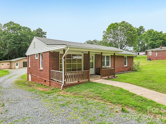 3rd image of 435 Parker Cir