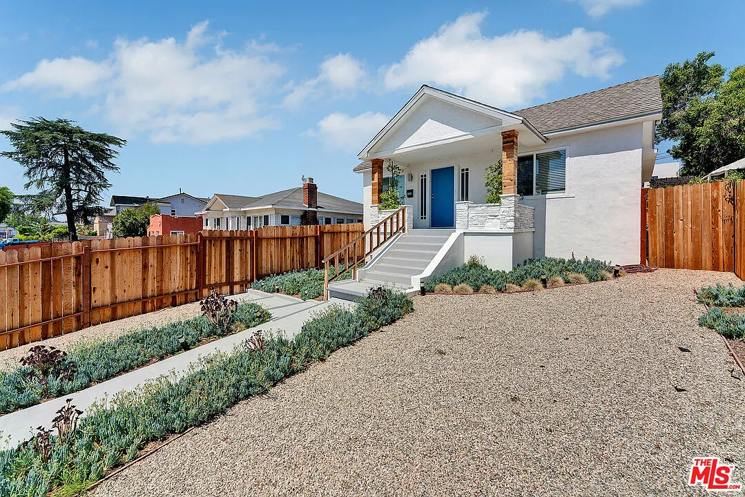 3 bed, 2.0 bath, 1204 sqft, $4,650 — Photo 1