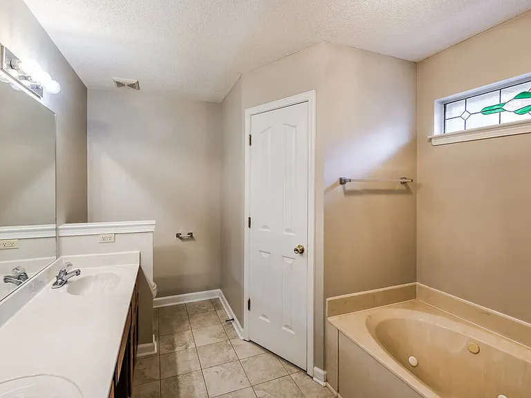 2350 Heather Rdg — Photo 11