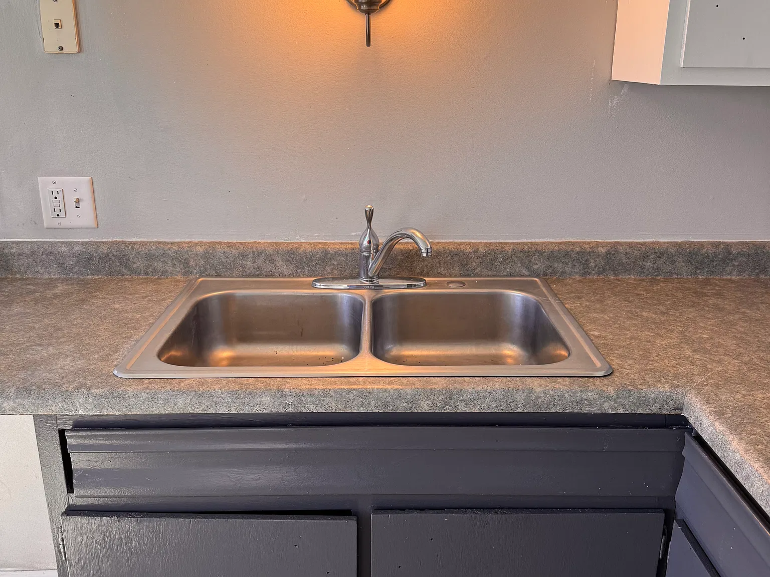 2 bed, 700 sqft, $1,300 — Photo 1