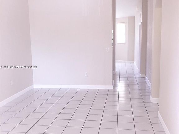 3rd image of 2826 SE 16th Pl Unit 202