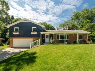 425 Alta Loma Dr, Thiensville, WI 53092