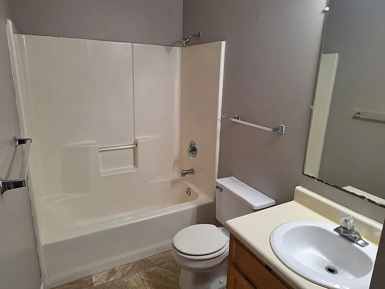 213 N Dudley St — Photo 8