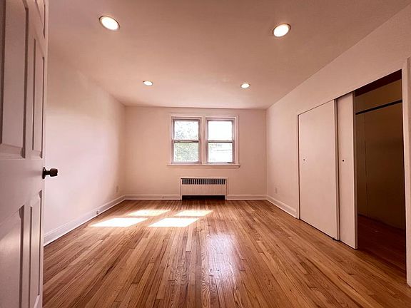 4th image of 255 Newark Ave #2