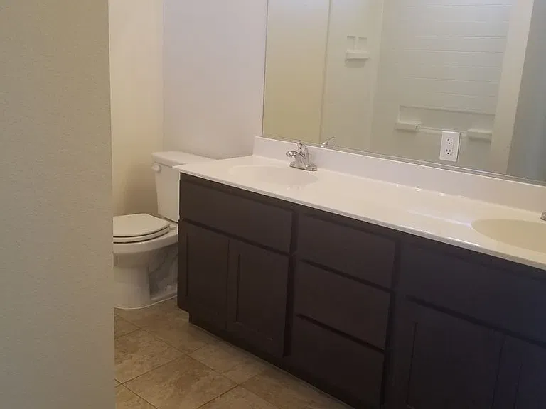 405 Eastwood Ave — Photo 6