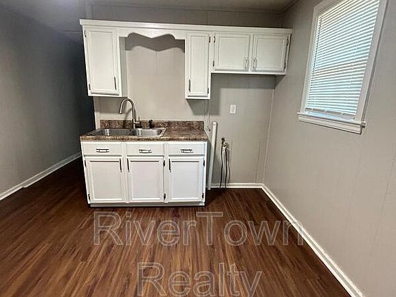 5th image of 494 E Mallory Ave