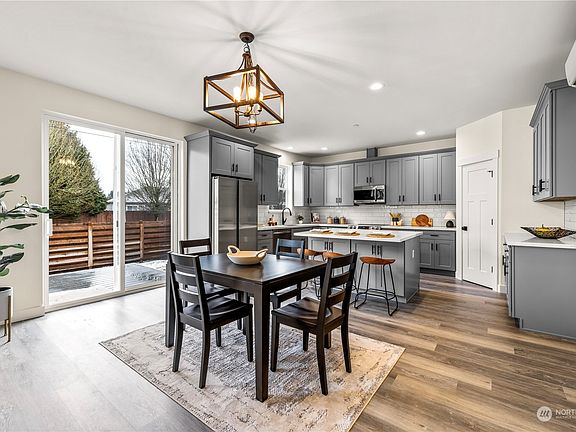 4th image of 2555 Natola Drive SE