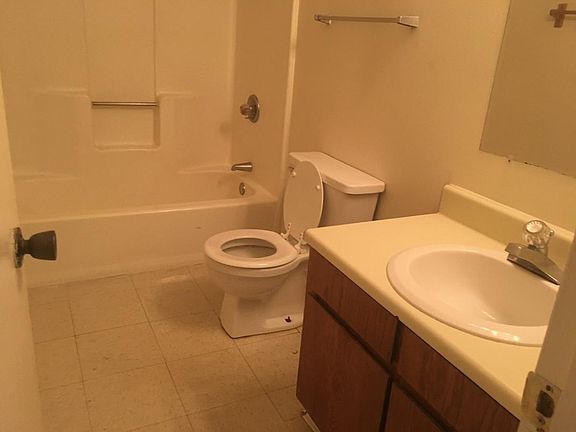 5th image of 2914 S Greenwood Dr #61