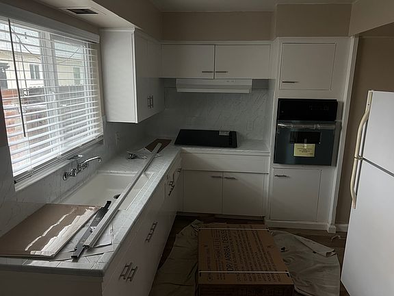 3rd image of 410 Lawton St #4