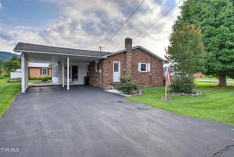 129 Camelot Ct — Photo 2