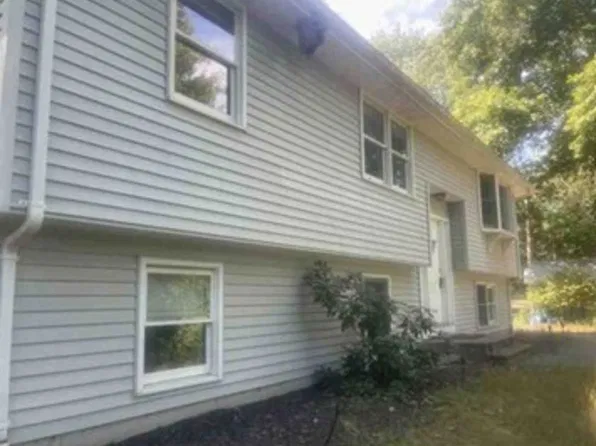 21 Park Dr, Attleboro, MA 02703